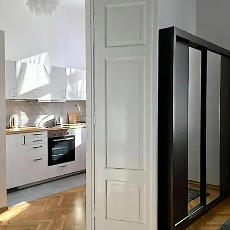 P&j Stolarska Apartment
